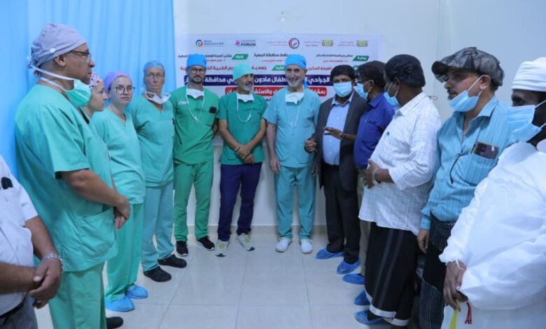 تدشين المخيم الجراحي الثاني للأطفال بالمهرة وتكريم أوائل الطلاب والمعلمين