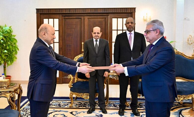 الرئيس العليمي يتسلم أوراق اعتماد خمسة سفراء جدد في عدن 1 الرئيس العليمي يتسلم أوراق اعتماد خمسة سفراء جدد في عدن