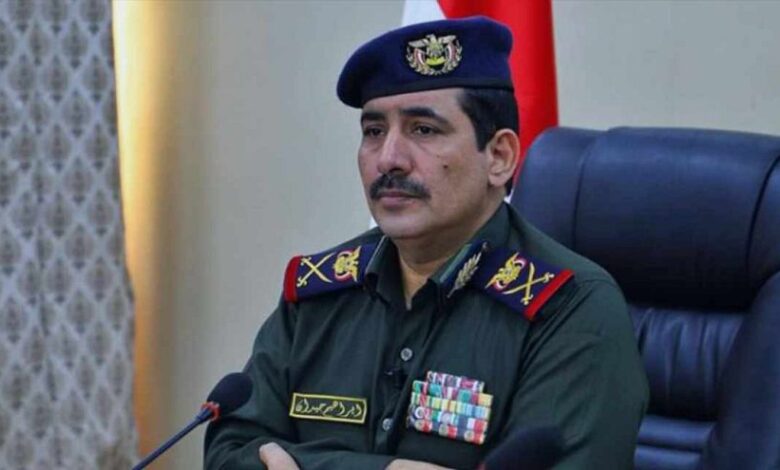 حيدان يشيد بيقظة اللواء الأول دعم وإسناد في التصدي لهجوم القاعدة الإرهابي 1 حيدان يشيد بيقظة اللواء الأول دعم وإسناد في التصدي لهجوم القاعدة الإرهابي