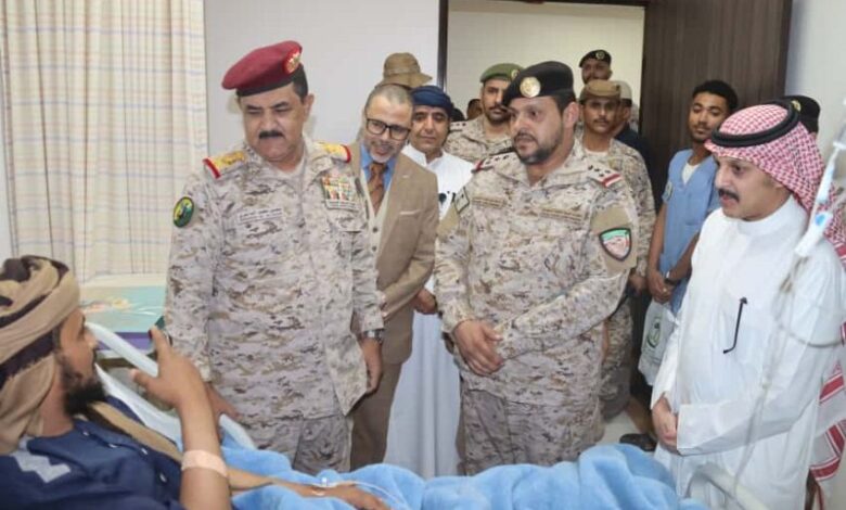 الداعري والحربي يطمئنان على صحة العميد عدنان رزيق بعد إصابته في اعتداء إرهابي 1 الداعري والحربي يطمئنان على صحة العميد عدنان رزيق بعد إصابته في اعتداء إرهابي