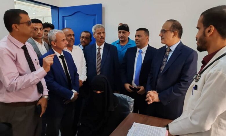 وزير الصحة ومحافظ لحج يتفقدان المرافق الصحية ويؤكدان تطوير الخدمات الطبية وتعزيز الشراكة