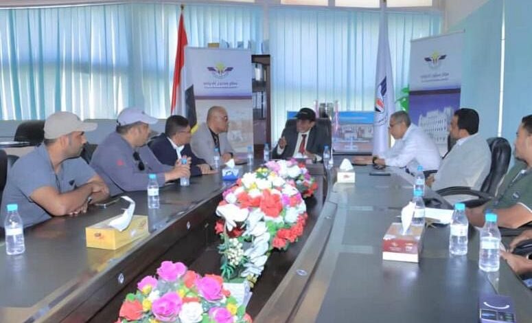 رئيس هيئة الطيران المدني يطّلع على سير العمل والمشاريع التطويرية في مطار سيئون الدولي