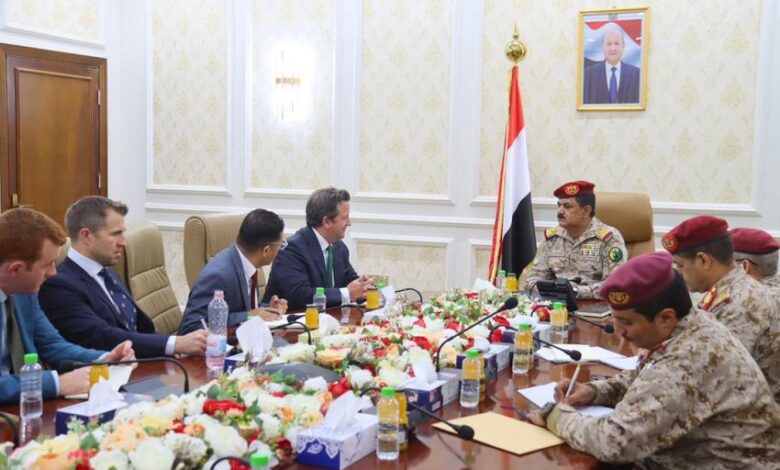 الداعري للملحق العسكري البريطاني: التراخي الدولي شجع الحوثيين على التمادي
