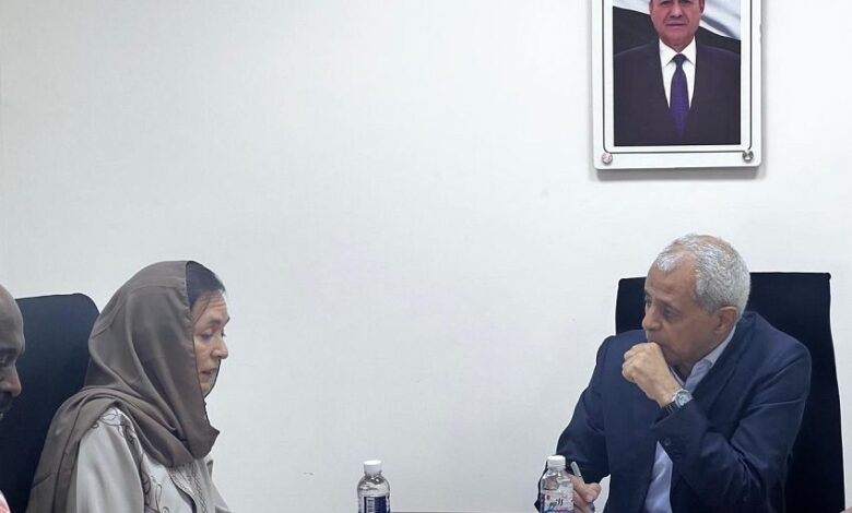 نائب وزير الخارجية يبحث مع بعثة "الأونمها" تعزيز مهامها الميدانية في الحديدة 1 نائب وزير الخارجية يبحث مع بعثة "الأونمها" تعزيز مهامها الميدانية في الحديدة
