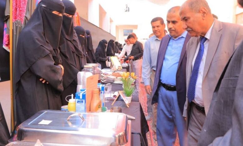 رئيس جامعة سيئون يدشّن أول سوق للريادة الطلابية