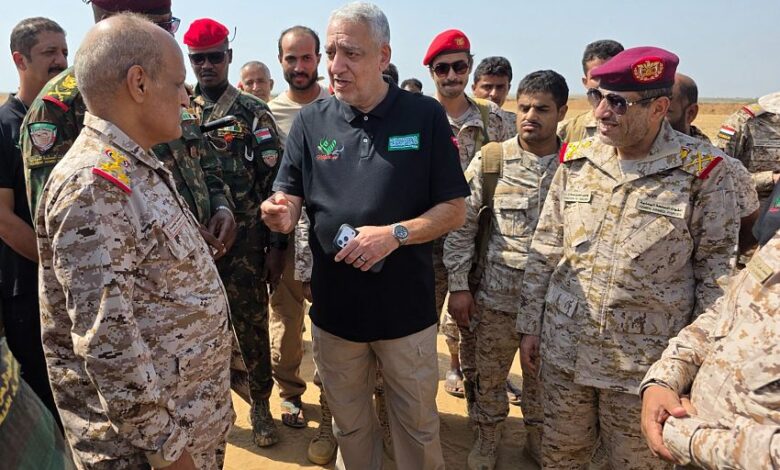 وفد عسكري رفيع يطلع على جهود مشروع "مسام" في تطهير ميدي من الألغام 1 وفد عسكري رفيع يطلع على جهود مشروع "مسام" في تطهير ميدي من الألغام