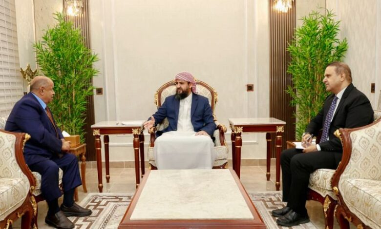 المحرّمي والخنبشي يناقشان أولويات العمل وتحسين الأوضاع في حضرموت