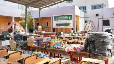 مركز الملك سلمان يوزّع مستلزمات تعليمية وتقنية لدعم ذوي الإعاقة ومحو الأمية في لحج