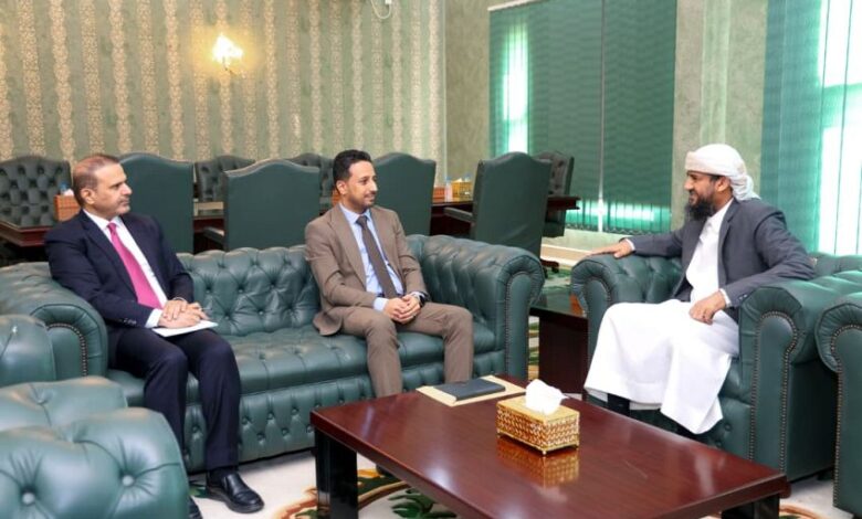 المحرّمي يبحث مع رئيس هيئة الأراضي خطط تطوير الأداء وتعزيز حماية ممتلكات الدولة 1 المحرّمي يبحث مع رئيس هيئة الأراضي خطط تطوير الأداء وتعزيز حماية ممتلكات الدولة