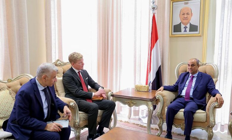 رئيس الوزراء يطلع من المبعوث الأممي على جهود إحياء مسار السلام في اليمن