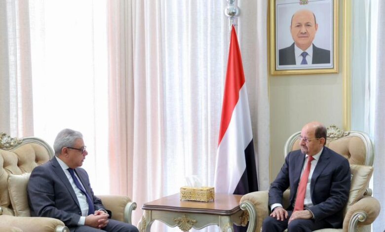 رئيس الوزراء يستقبل السفير المصري ويؤكد عمق العلاقات التاريخية بين البلدين 1 رئيس الوزراء يستقبل السفير المصري ويؤكد عمق العلاقات التاريخية بين البلدين