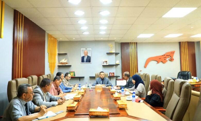 محافظ عدن يدعو إلى توحيد الجهود وتفعيل دور مؤسسات المجتمع المدني لخدمة المواطنين