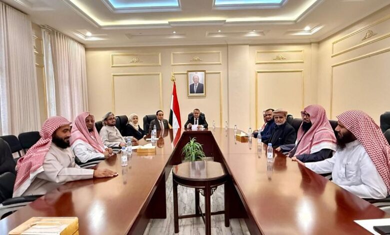 بن دغر: المعاهد الدينية ركيزة لتعزيز الوسطية والأمن في اليمن