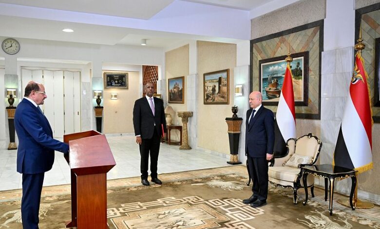 الحكومة الجديدة تؤدي اليمين الدستورية إيذاناً ببدء مرحلة تنفيذية جديدة 1 الحكومة الجديدة تؤدي اليمين الدستورية إيذاناً ببدء مرحلة تنفيذية جديدة