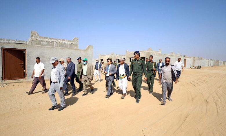محافظ حجة يتفقد مشروع إسكان متكامل للنازحين 1 محافظ حجة يتفقد مشروع إسكان متكامل للنازحين