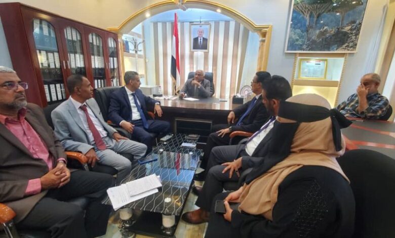 وزير الإدارة المحلية يبحث تقييم الأداء وخطط الوزارة للعام 2026 في عدن 1 وزير الإدارة المحلية يبحث تقييم الأداء وخطط الوزارة للعام 2026 في عدن