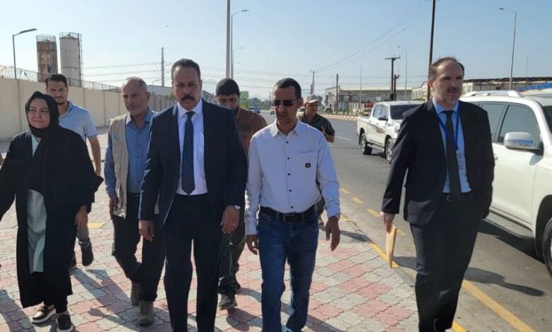 وزير الأشغال يدشّن إعادة تأهيل شارع الخمسين في المنصورة 1 وزير الأشغال يدشّن إعادة تأهيل شارع الخمسين في المنصورة