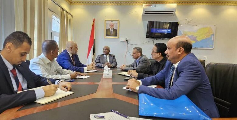 باسلمة يبحث مع محافظ تعز تعزيز اللامركزية ودعم أداء السلطة المحلية 1 باسلمة يبحث مع محافظ تعز تعزيز اللامركزية ودعم أداء السلطة المحلية