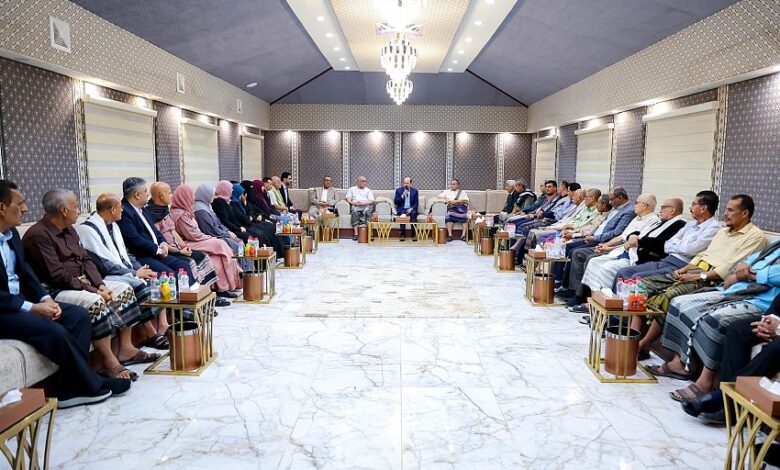 الزنداني يدعو إلى تطوير التعليم ودعم البحث العلمي خلال لقاء أكاديمي في عدن