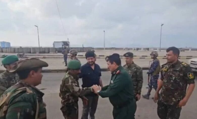 وزير الداخلية يتفقد النقاط الأمنية في عدن ويؤكد رفع الجاهزية خلال عيد الفطر 1 وزير الداخلية يتفقد النقاط الأمنية في عدن ويؤكد رفع الجاهزية خلال عيد الفطر