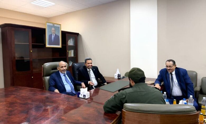 الصبيحي يشيد بدور لحج التاريخي ويؤكد دعم القيادة الرئاسية للمحافظ الجديد 1 الصبيحي يشيد بدور لحج التاريخي ويؤكد دعم القيادة الرئاسية للمحافظ الجديد
