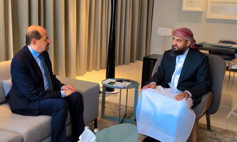 المحرمي يناقش مع الزنداني أولويات الإصلاحات الحكومية وتحسين الخدمات 1 المحرمي يناقش مع الزنداني أولويات الإصلاحات الحكومية وتحسين الخدمات