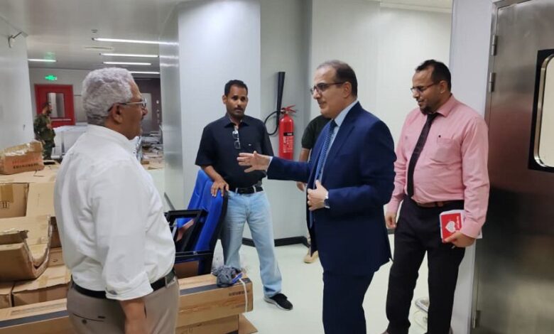 وزير الصحة يطّلع على تجهيز مختبر وطني حديث لفحص جودة الأدوية في عدن 1 وزير الصحة يطّلع على تجهيز مختبر وطني حديث لفحص جودة الأدوية في عدن