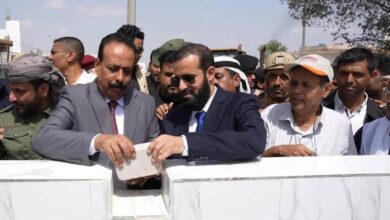 وضع حجر الأساس لمشروع تأهيل طريق جعار – باتيس وتحركات لمعالجة أضرار السيول في أبين 6 وضع حجر الأساس لمشروع تأهيل طريق جعار – باتيس وتحركات لمعالجة أضرار السيول في أبين