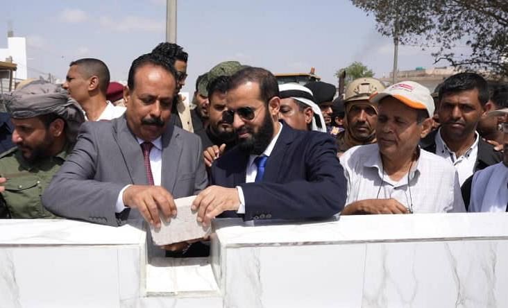 وضع حجر الأساس لمشروع تأهيل طريق جعار – باتيس وتحركات لمعالجة أضرار السيول في أبين 1 وضع حجر الأساس لمشروع تأهيل طريق جعار – باتيس وتحركات لمعالجة أضرار السيول في أبين