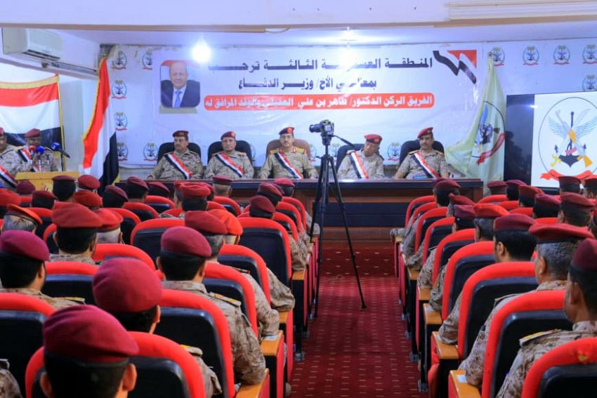 وزير الدفاع يشيد ببطولات المنطقة العسكرية الثالثة ويؤكد جاهزيتها لحماية الأمن والاستقرار