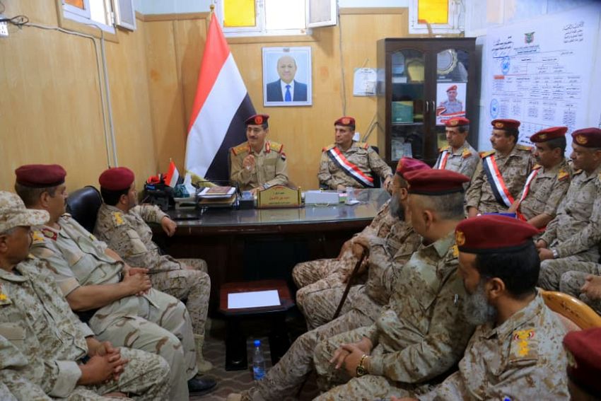 وزير الدفاع يشيد بدور التوجيه المعنوي في تعزيز الوعي الوطني ومواجهة المشروع الحوثي