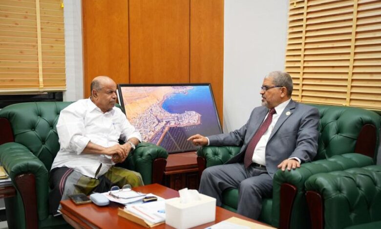 الخنبشي يطّلع على أوضاع جامعة حضرموت ومكتب الشؤون الاجتماعية 1 الخنبشي يطّلع على أوضاع جامعة حضرموت ومكتب الشؤون الاجتماعية