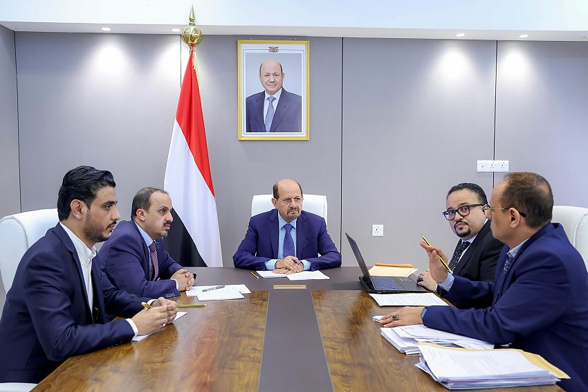 الحكومة تؤكد أولوية تطوير الإعلام الرسمي وتسرّع رقمنة أرشيف عدن