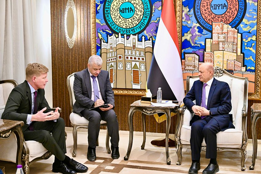 الرئيس العليمي يشدد على مواجهة النفوذ الإيراني وتعزيز السلام في اليمن