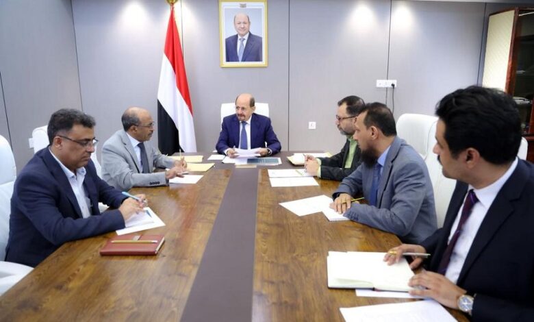 الحكومة تبحث حلولاً عاجلة لأزمات الكهرباء والوقود في عدن وتقر إجراءات تنفيذية لتعزيز استقرار الخدمات 1 الحكومة تبحث حلولاً عاجلة لأزمات الكهرباء والوقود في عدن وتقر إجراءات تنفيذية لتعزيز استقرار الخدمات
