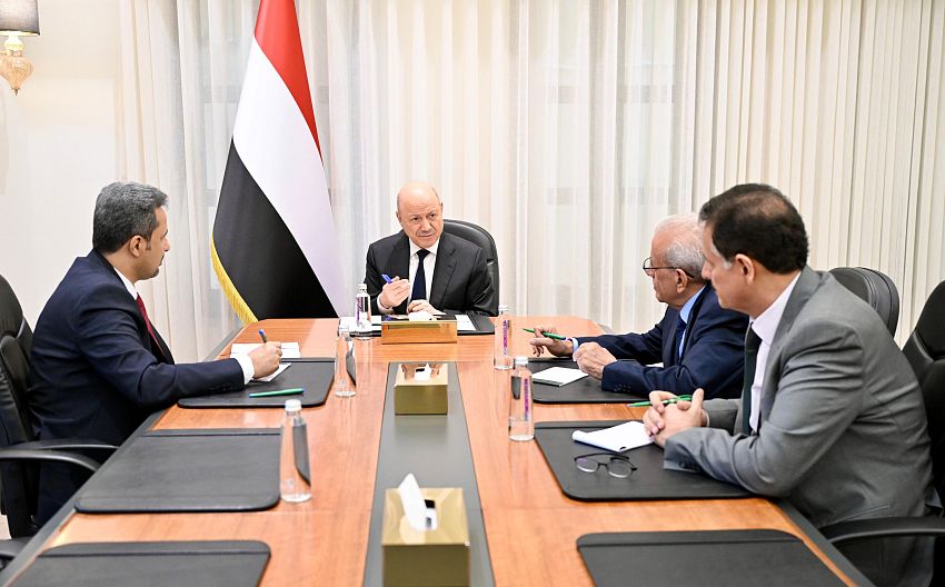 الرئيس العليمي يؤكد أهمية تعزيز الأمن والخدمات في لحج وتحسين الأداء المؤسسي