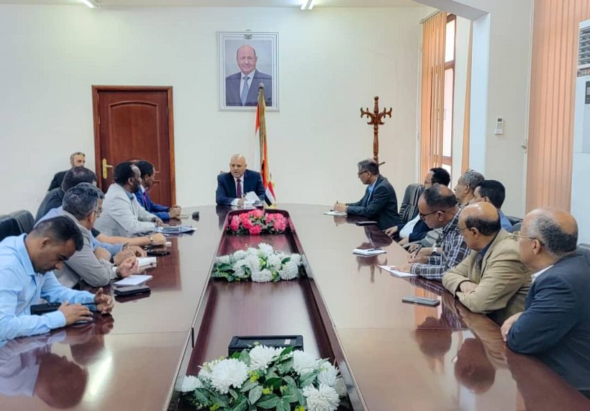 محافظ تعز يبحث مع «الأغذية العالمي» تعزيز الشراكة والتحول نحو مشاريع التمكين والأمن الغذائي