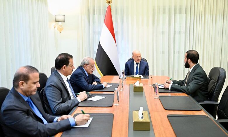 الرئيس العليمي يبحث مع محافظ أبين تعزيز الاستقرار وتحسين الخدمات العامة 1 الرئيس العليمي يبحث مع محافظ أبين تعزيز الاستقرار وتحسين الخدمات العامة