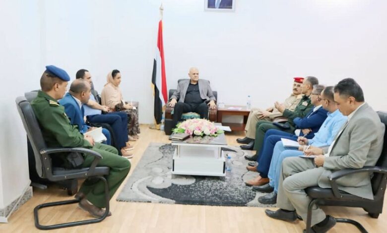محافظ تعز يناقش سبل دعم حماية المدنيين مع مركز "سيفيك" 1 محافظ تعز يناقش سبل دعم حماية المدنيين مع مركز "سيفيك"