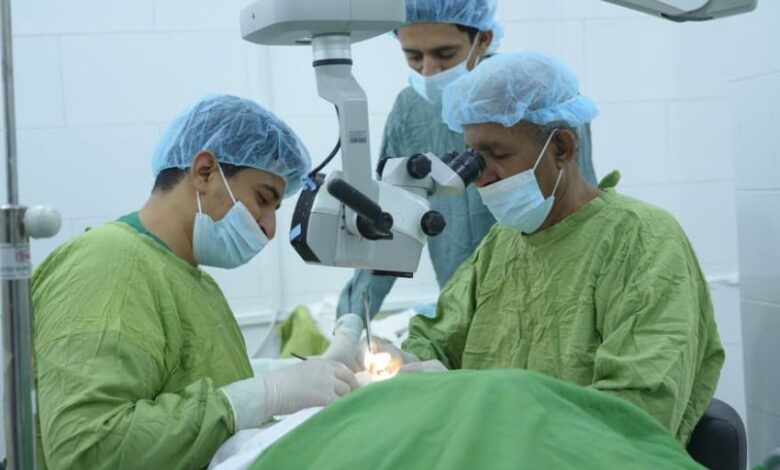 مستشفى مأرب للعيون يقدم أكثر من 62 ألف خدمة مجانية ويعيد البصر لآلاف المرضى