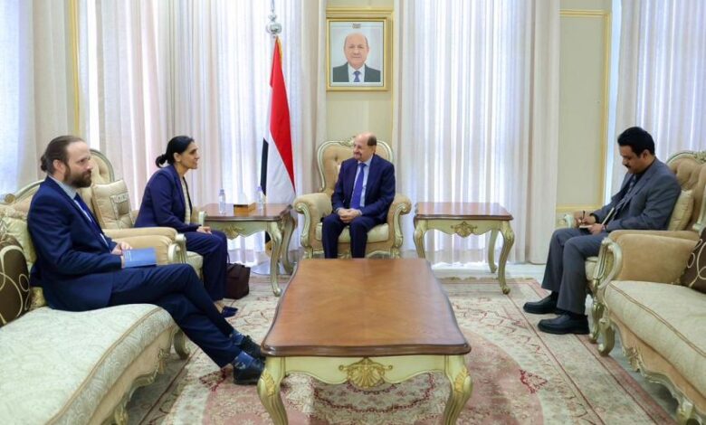 رئيس الوزراء يبحث مع السفيرة البريطانية دعم الإصلاحات وتعزيز الخدمات في اليمن 1 رئيس الوزراء يبحث مع السفيرة البريطانية دعم الإصلاحات وتعزيز الخدمات في اليمن