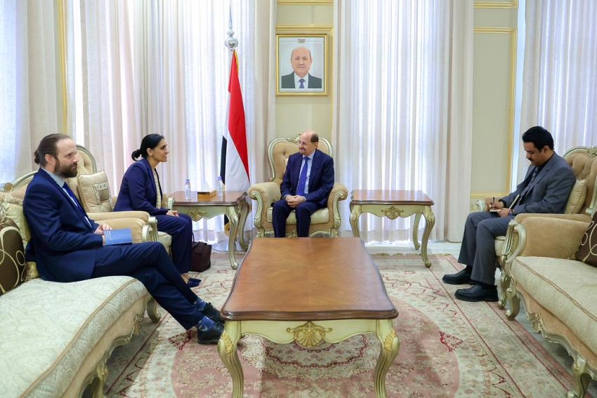 رئيس الوزراء يبحث مع السفيرة البريطانية دعم الإصلاحات وتعزيز الخدمات في اليمن