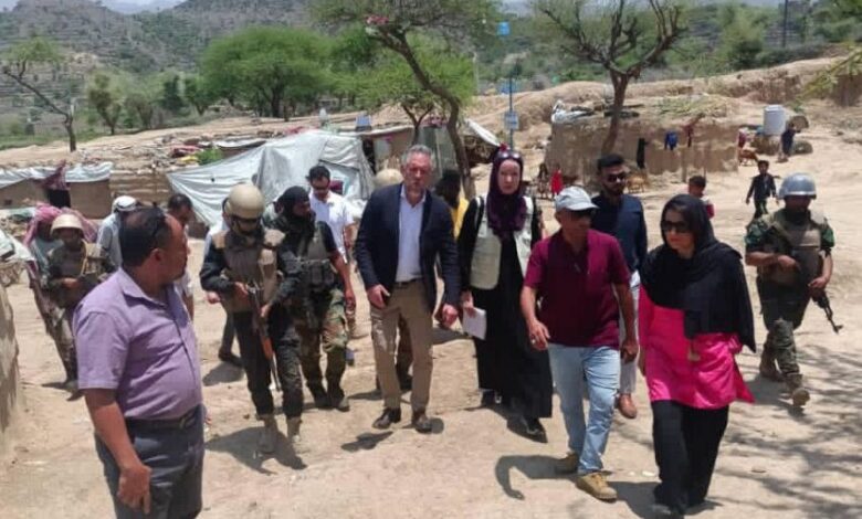 زيارة أوروبية إلى المعافر لتقييم الاحتياجات ودعم النازحين في تعز 1 زيارة أوروبية إلى المعافر لتقييم الاحتياجات ودعم النازحين في تعز