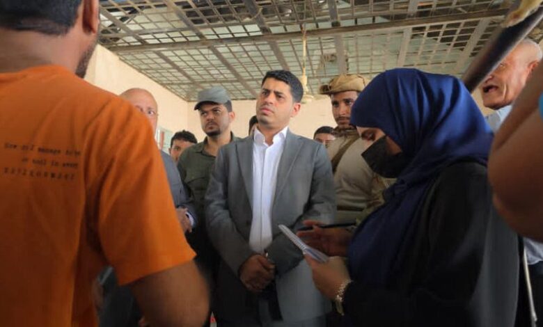 وزير حقوق الإنسان يتفقد أوضاع نزلاء السجن المركزي في عدن 1 وزير حقوق الإنسان يتفقد أوضاع نزلاء السجن المركزي في عدن