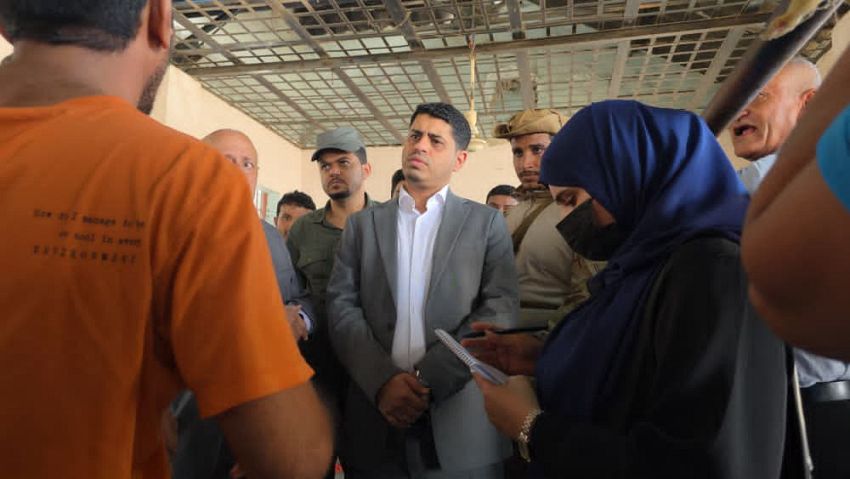 وزير حقوق الإنسان يتفقد أوضاع نزلاء السجن المركزي في عدن