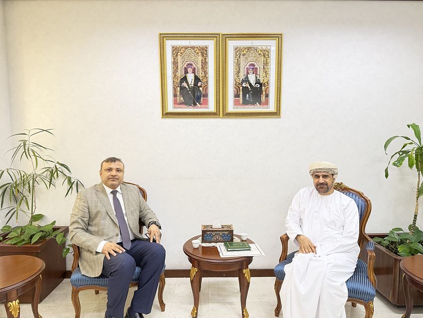 مباحثات يمنية عُمانية حول تعزيز التعاون وتطورات الأوضاع في اليمن والمنطقة