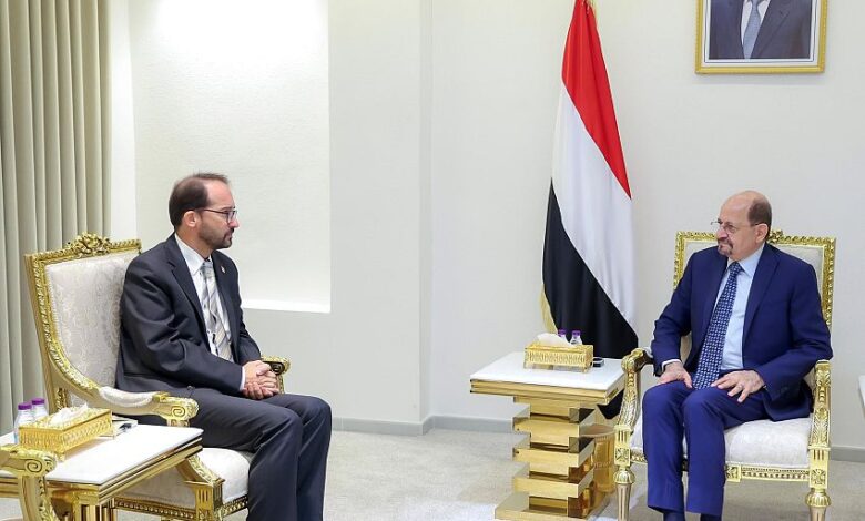 رئيس الوزراء يودّع السفير السويسري ويشيد بدور بلاده في دعم اليمن