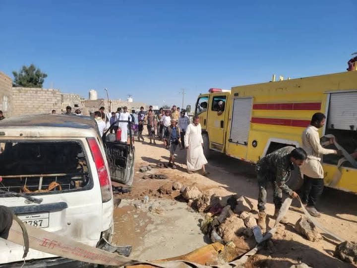 مأرب.. وفاة طفلين في حريق مفاجئ داخل باص نقل مدرسي في مخيم الجفينة