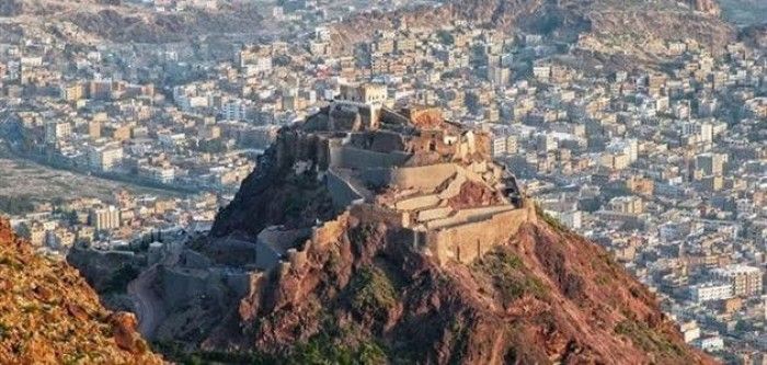 استهداف منزل أحد قضاة محافظة تعز بقنبلة 1 استهداف منزل أحد قضاة محافظة تعز بقنبلة