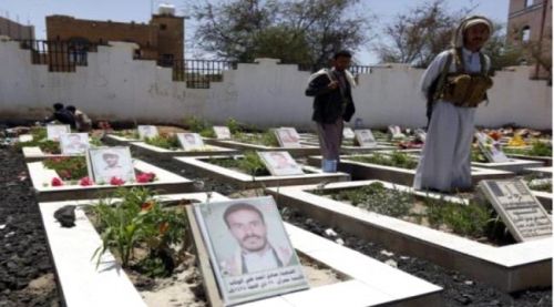 الحوثيون يدفنون 16 من مسلحيهم في مقبرة جماعية بصنعاء 1 الحوثيون يدفنون 16 من مسلحيهم في مقبرة جماعية بصنعاء